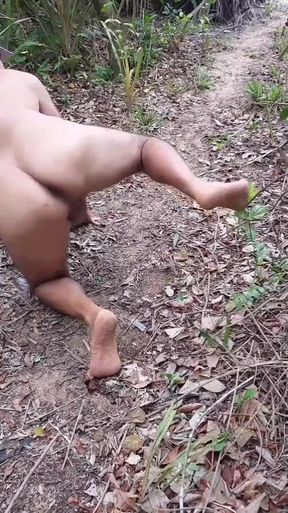 Ladysilva pelada no mato que bunda gostosa   Clip 2