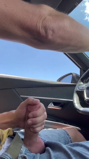 BeENJoY - She watches me as she gets into her car. She glanced several times before leaving the parking lot   Clip 1