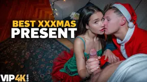 Brunette gets a hot cumshot for Christmas from a stranger