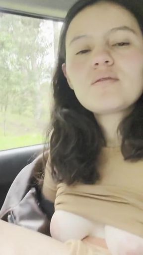 Nos Excita Escuchar El Sonido Del Carro, Besarnos, Tocarnos Las Tetas Y Tener Orgasmos