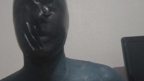 Wetsuit and swim cap breathplay