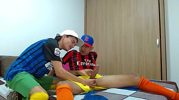 ENCONTRÉ AL HETEROSEXUAL FUTBOLISTA VIENDO PORNO Y TEMRINÓ FOLLANDOME