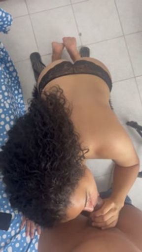 “Me hice la difícil… pero al final terminé de rodillas 😂🙈 ¡No siempre sale como uno planea!