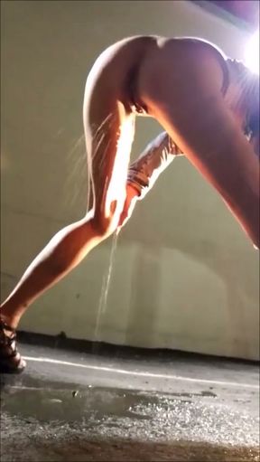 Huge pee and squirting