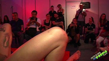 Un show privado en el Salón Erótico de Valencia
