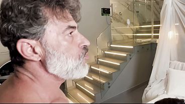 A SAFADA BRUNA FERRAZ LEVANDO 2 PICAS GRANDES NO CUZINHO E NA BUCETINHA * ELA &Eacute_ QUENTE DEMAIS