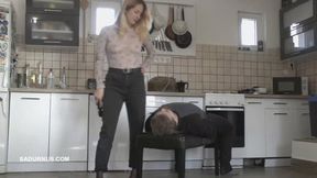 Miss Amy Douxxx makes herself happy on the slave's face A mp4