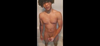 Light Skin with big dick masturbating