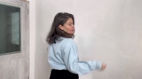 sexy nose appear while she takes off her blue sweatshirt m4