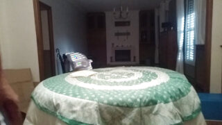 Kurvikas amatööri eurooppalainen pullea homo alusvaatteissa, sukkahousut naivat perseeseen