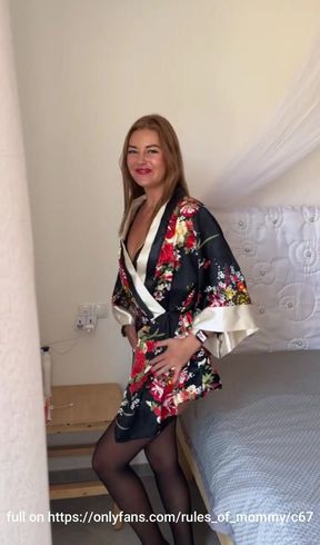 Juicy mommy in lingerie plays with her toys, gets an orgasm with the help of her favorite vibrator