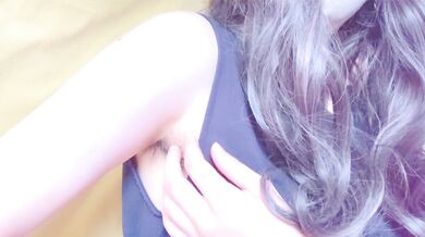 A Japanese amateur in a tank top just strokes her armpit hair [homemade]