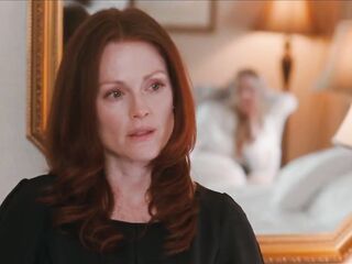 Amanda Seyfried & Julianne Moore - Chloe (2009)