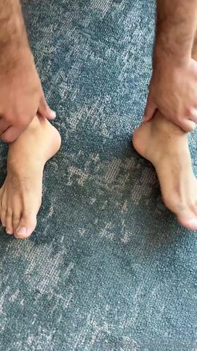 I Feet size is XXL ( US 13 - EU 47.5 )   Clip 2