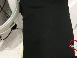 Глупая сводная сестра ЗАСТРЯЛА В СТИРАЛКЕ, а сводный брат помог ей вылезти и получил вознаграждение