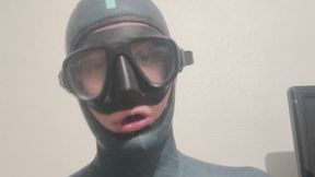 Wetsuit, swim cap and breathplay