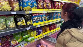 The Girl at the Supermarket Grabs My Dick and Ends up Inviting Me to Watch a Movie, I End up Fucking Her Hard.