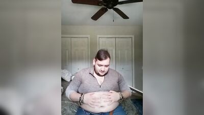 Amateur chubby dude is having fun in front of the cam