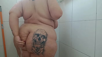 Bbw no banho - MaryJhuana