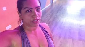 pingando suor na academia e presenteando com a minha calcinha suada e pes pos treino