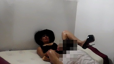 VINO UN FANS A VER COMO FILMABAMOS UN VIDEO Y EN EL DESCANSO LO HICE CHUPARME LA CONCHA