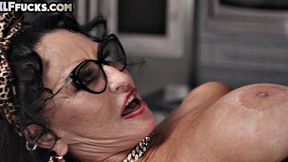 Old busty granny gets pussypounded after pussylicking