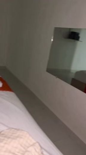 Salí a parchar y me cogi a un motero en la calle, escucha como gimo cuando me vengo