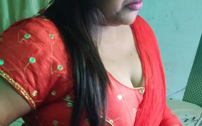 Hot sexy desi girl maje se online boobs dikhati hai.