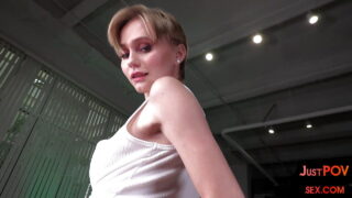 Point de vue subjectif : Alicia Williams, une bombe à gros seins, se fait sodomiser profondément.