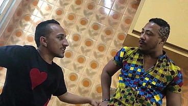 FILME COMPLETO - MELISSA LISBOA LIGA PRO MARIDO CORNO E DÁ O CUZINHO PARA DOIS AO MESMO TEMPO. ELA ADOROU SER ARROMBADA PELA PICA ENORME DO ANÃO MAIS GOSTOSO DO BRASIL