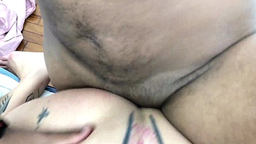FILME COMPLETO - MELISSA LISBOA LIGA PRO MARIDO CORNO E DÁ O CUZINHO PARA DOIS AO MESMO TEMPO. ELA ADOROU SER ARROMBADA PELA PICA ENORME DO ANÃO MAIS GOSTOSO DO BRASIL