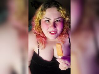 Strawbie popsicle time