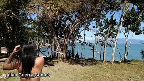 dogging eita indiazinha gostosa e tatuada chupo a rola do lutador de mma allan guerra gomes no mato a beira da praia apos tomar uma ducha no estacionamento
