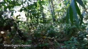 dogging eita indiazinha gostosa e tatuada chupo a rola do lutador de mma allan guerra gomes no mato a beira da praia apos tomar uma ducha no estacionamento