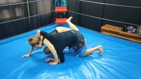 Skilled blondie with sexy butt wrestles