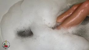 i play with my glass dildo in the bathtube