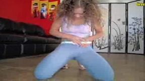 kiki cali pissing her tight jeggings with full bladder