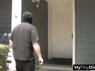 A creepy petite wang rencounter ends with a disappointing oral job