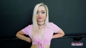 starlette storm splits her ass with toys to impress casting agents!