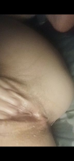 Her husband abandons her so much that she imagines herself being taken and fucked by a cock that gives her his pleasure and here she is flooding the bed