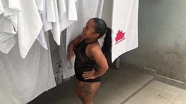Fodendo a mini buceta da anãzinha do mau no motel