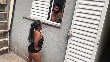 Fodendo a mini buceta da anãzinha do mau no motel