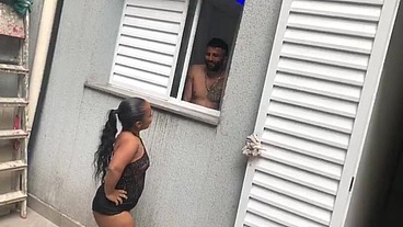 Fodendo a mini buceta da anãzinha do mau no motel