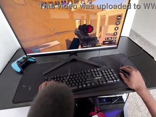 Sucking my step-bro Rod During the time that That guy Plays Videogames