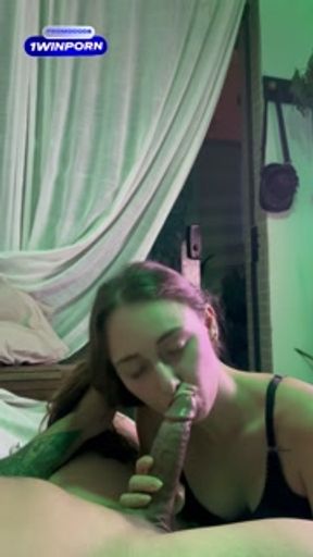 Cunhada se lambuzando na porra - AMADOR