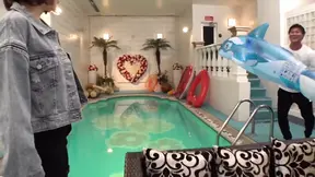 Beautiful girl gives blowjob and squirts in love hotel pool