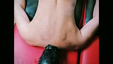 Games with a sex machine and my ass in SexQuestRoom.