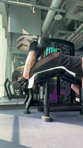 Show sexy ass in gym