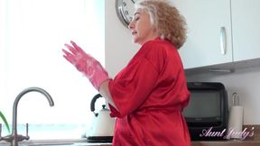 Busty Housewife Soaks Her Big Natural Tits in the Kitchen
