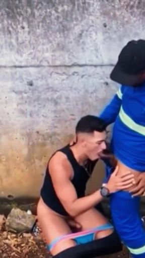 Worker Fucks in the Bush Strangers